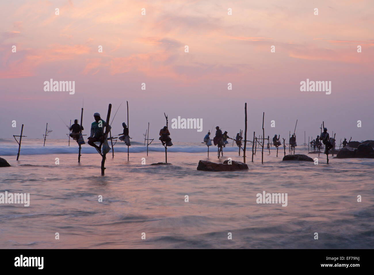 STILT pescatori al tramonto Foto Stock