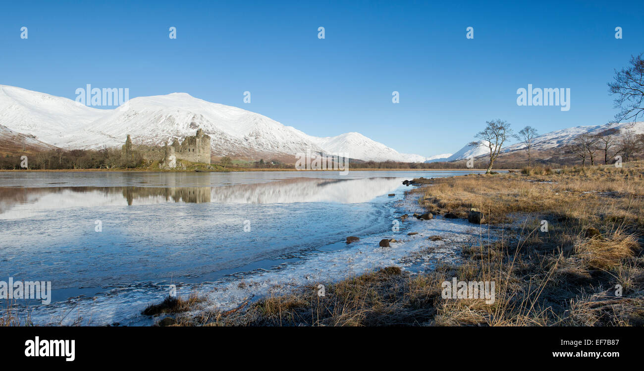 Kilchurn Castle sul Loch Awe in inverno. Argyll and Bute, Scozia. Vista panoramica Foto Stock