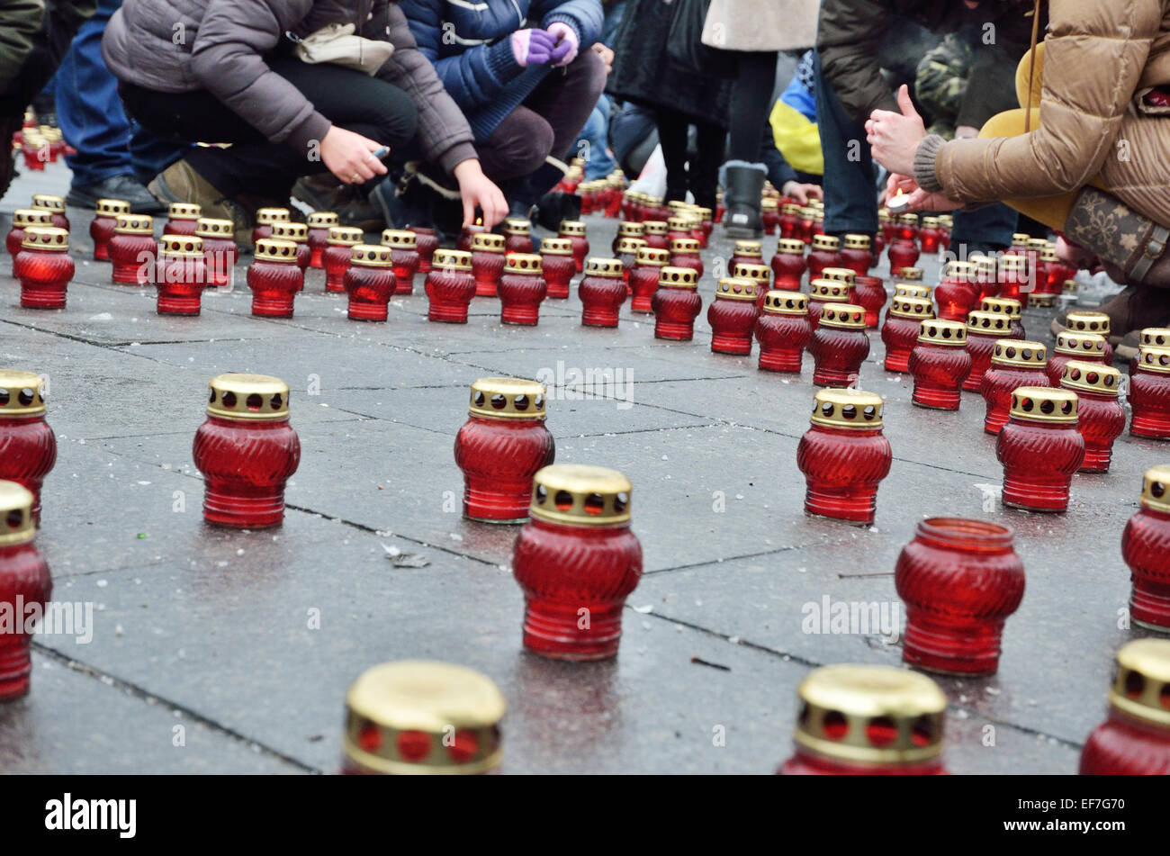 Addolorata riempito di Maidan con memorial candele Foto Stock