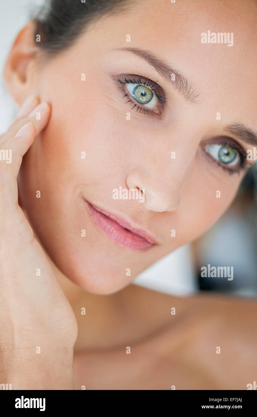 Close-up di una bella donna in posa Foto Stock