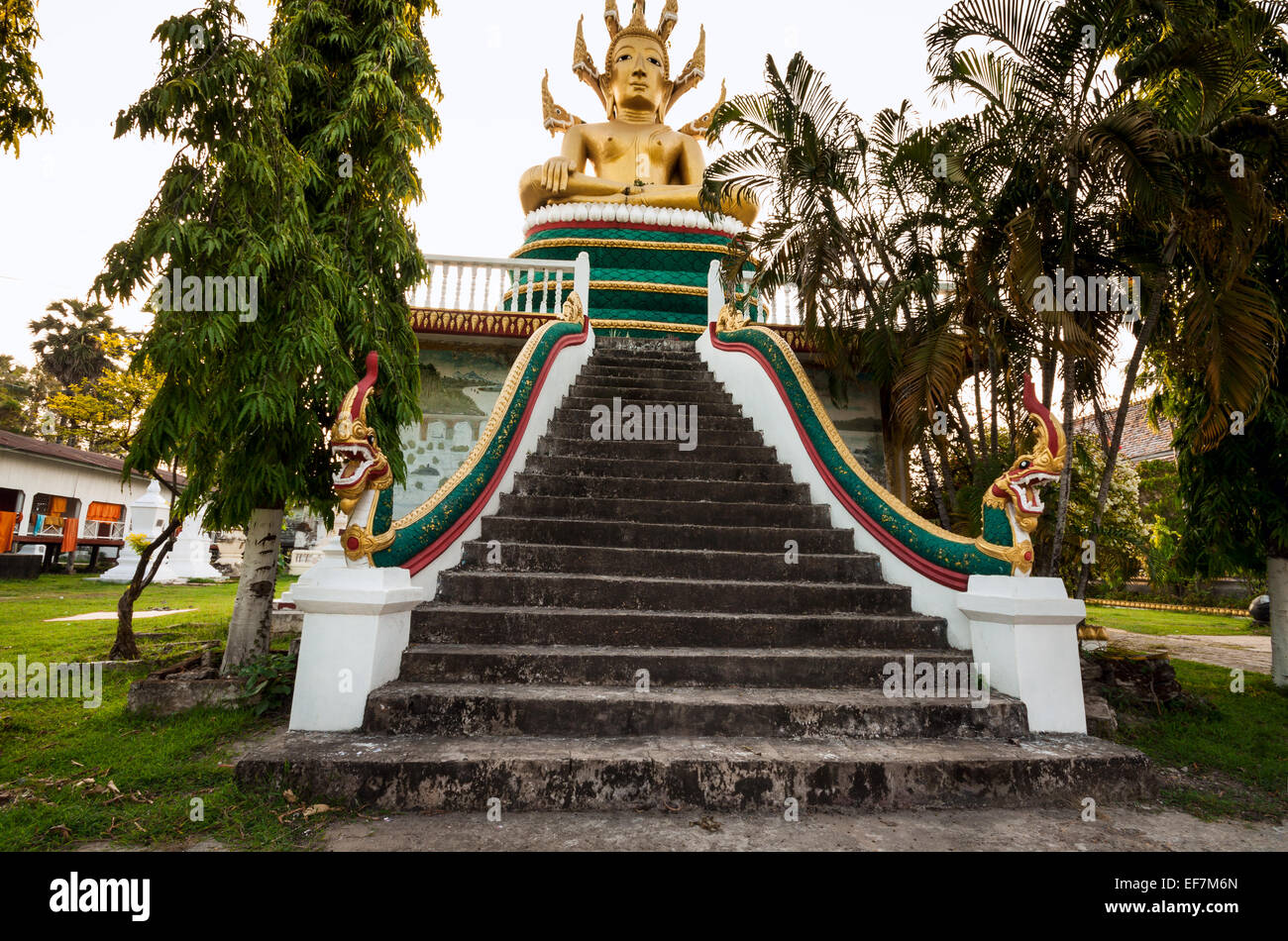 Golden Buddha a Wat Phuang Kaew noto anche come Iva Kan Khong, Muang Khong, Don Khong Isola di Laos Foto Stock