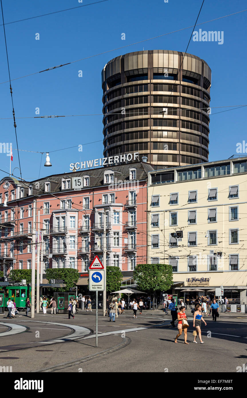 La stazione centrale di piazza, albergo schweizerhof, Tram, Basilea, Svizzera Foto Stock