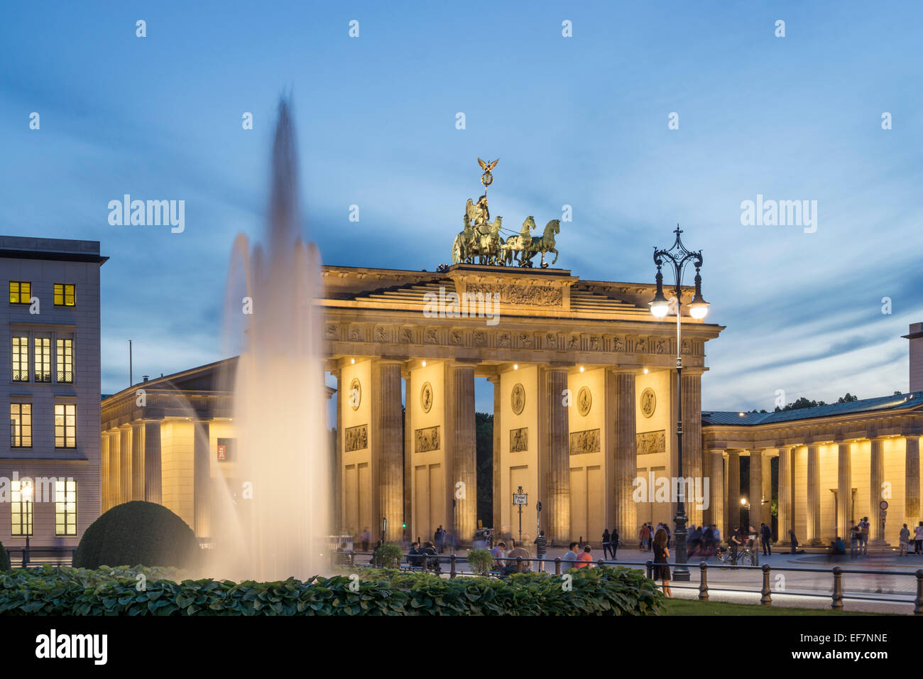La Porta di Brandeburgo, Brandenburger Tor, Paris Square, Pariser Platz, Berlin, Germania, Foto Stock
