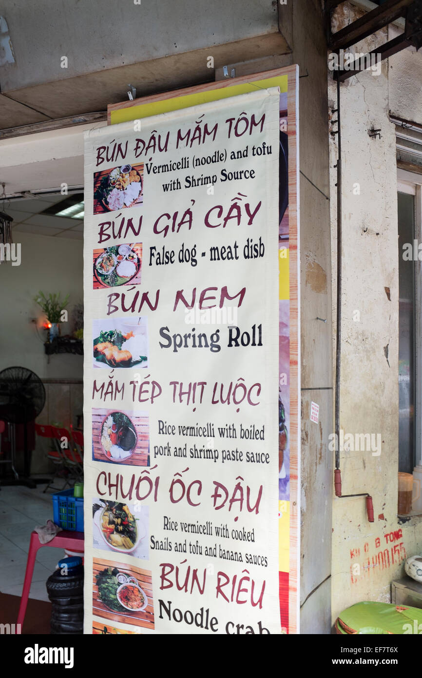 Il menu del ristorante con false carne di cane in vendita Hanoi Vietnam Foto Stock