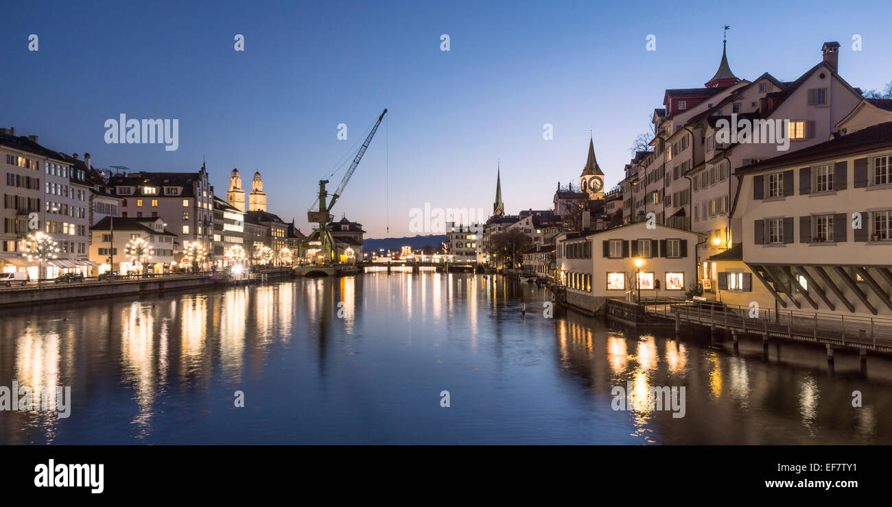 Fiume Limmat, Dock gru da Rostock a Zurigo, il transito di Zurigo Maritim presentano , Zurigo, Svizzera Foto Stock