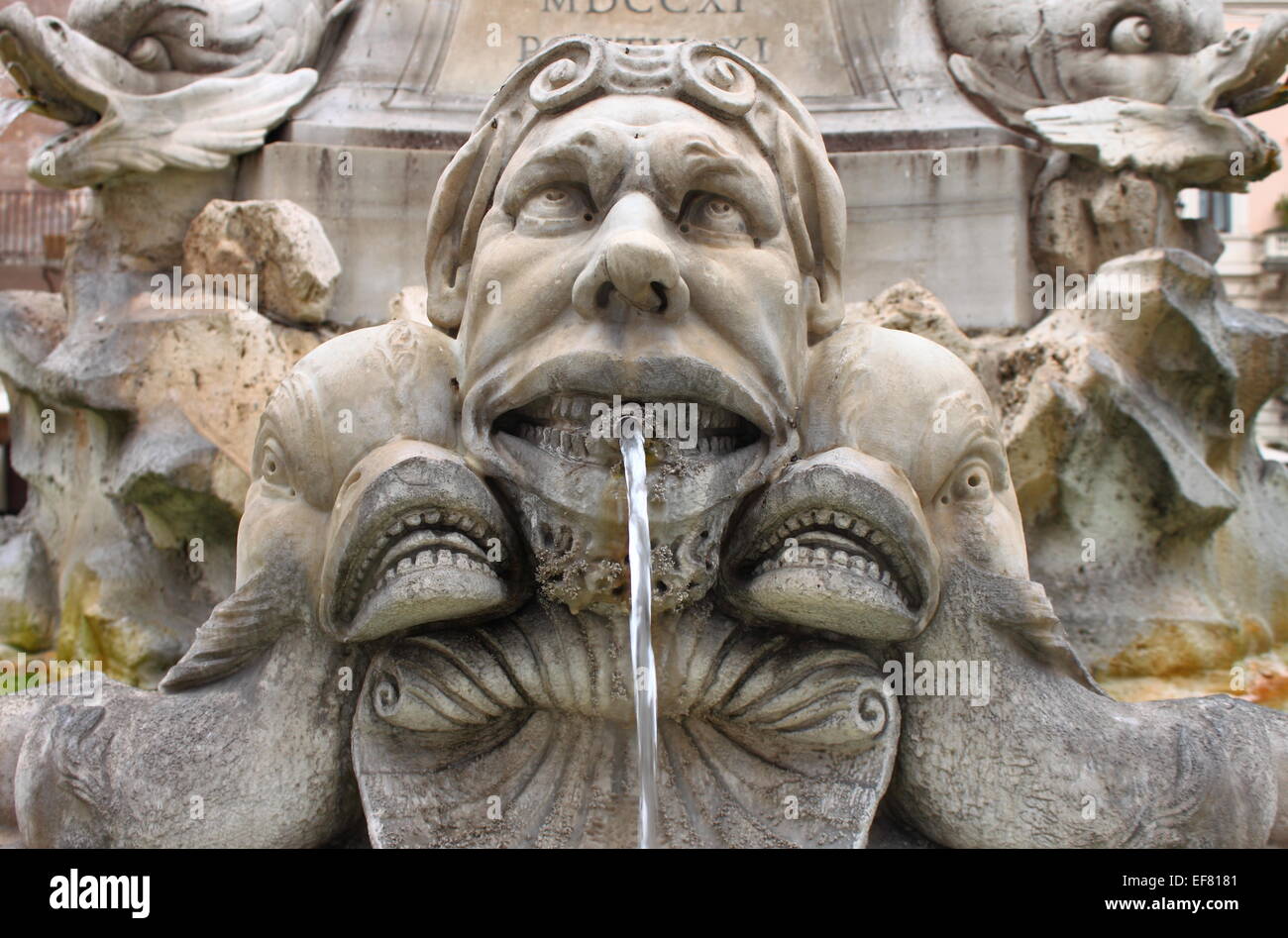 Fontana in marmo nel Pantheon piazza di Roma, Italia Foto Stock