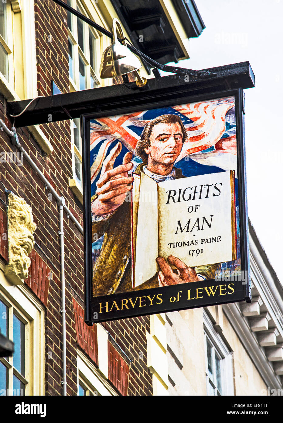 Segno di Pub di Lewes, mostrando Thomas Paine; i diritti dell'uomo Foto Stock