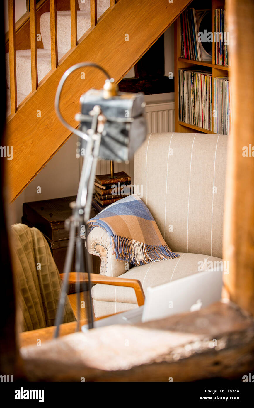 Una sedia restaurata da One-Off sedie in un home studio dei proprietari. Foto Stock