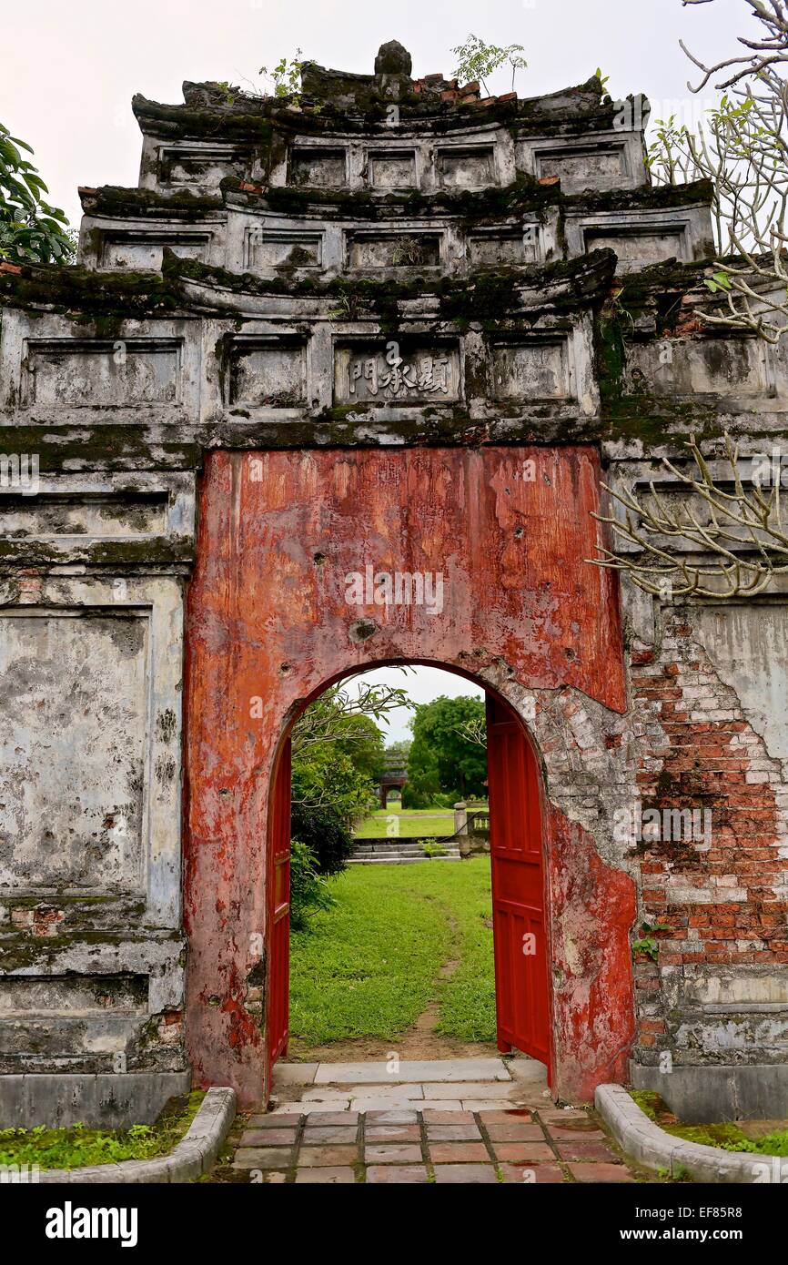 Porta nella Città Imperiale , Hue, Vietnam Foto Stock