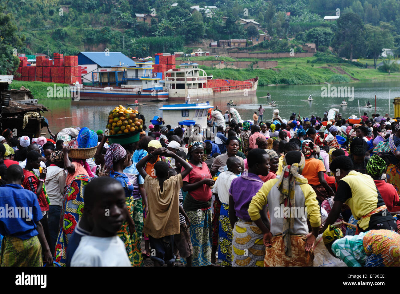 Cargo boat immagini e fotografie stock ad alta risoluzione - Alamy