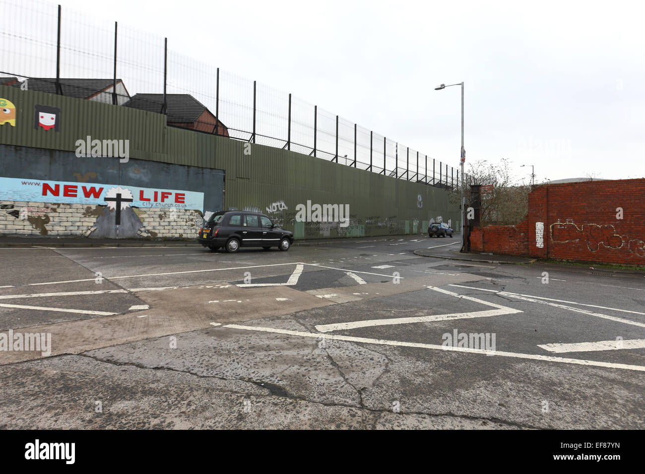 Nuova vita. Peace Wall, Belfast, Irlanda del Nord Foto Stock
