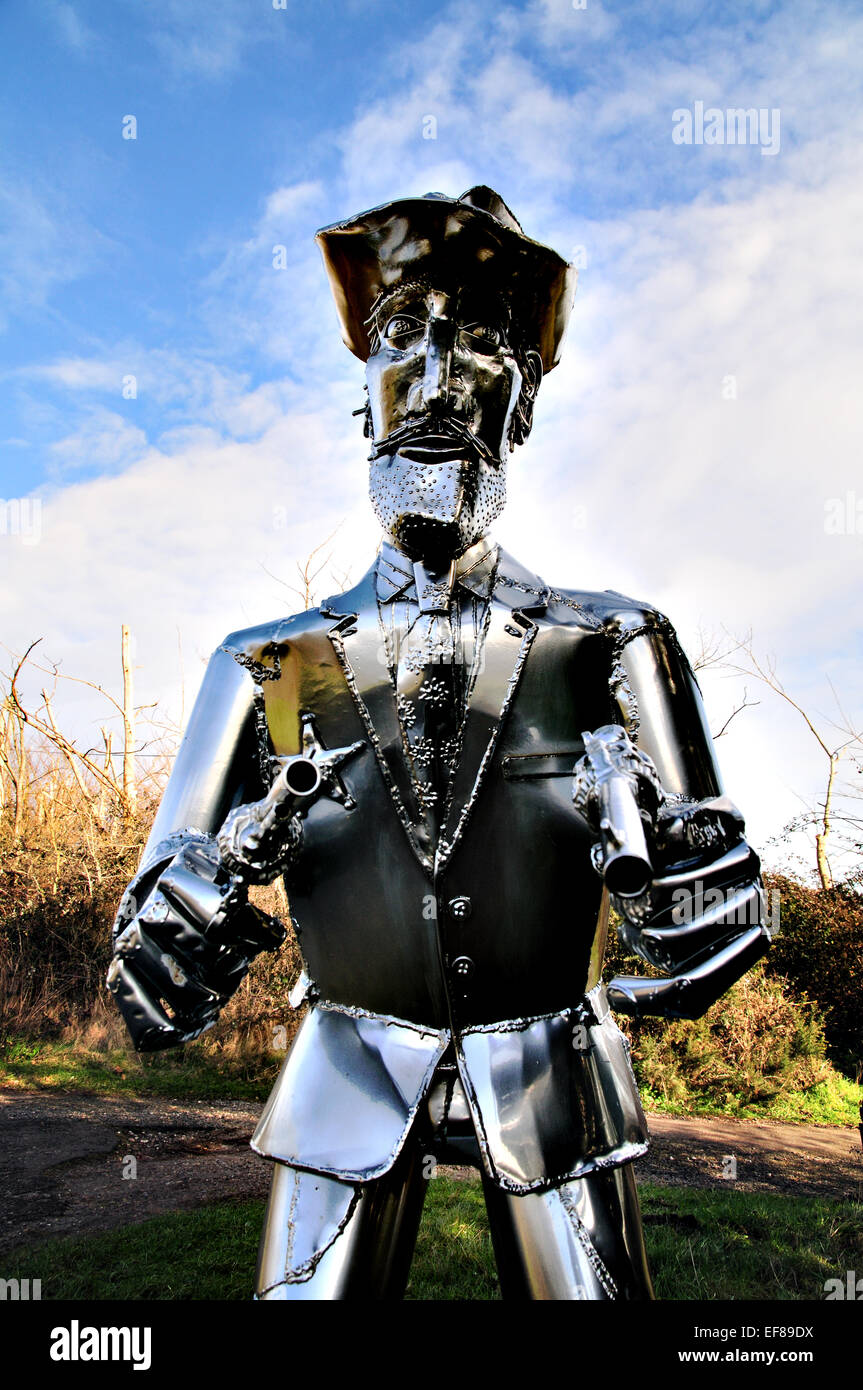 La vita di metallo di dimensioni scultura Cowboy con pistole disegnati sul ciglio della strada in East Anglia, REGNO UNITO Foto Stock