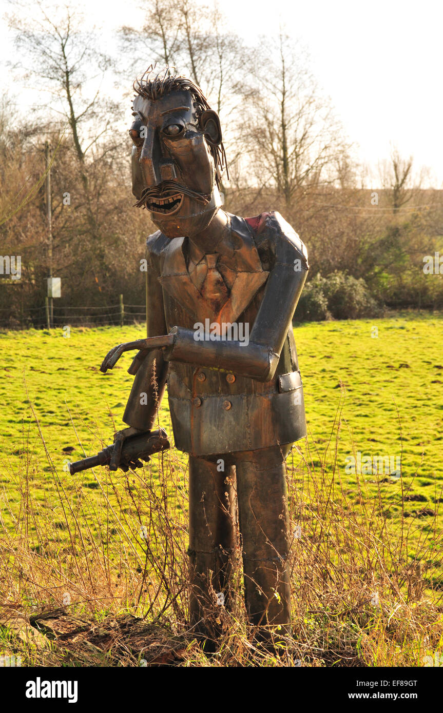 Giardino scultura di uomo con una bottiglia Foto Stock