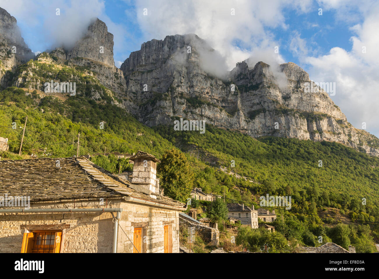 Papigo borgo in pietra, Zagoria montagne, Macedonia, Grecia Foto Stock