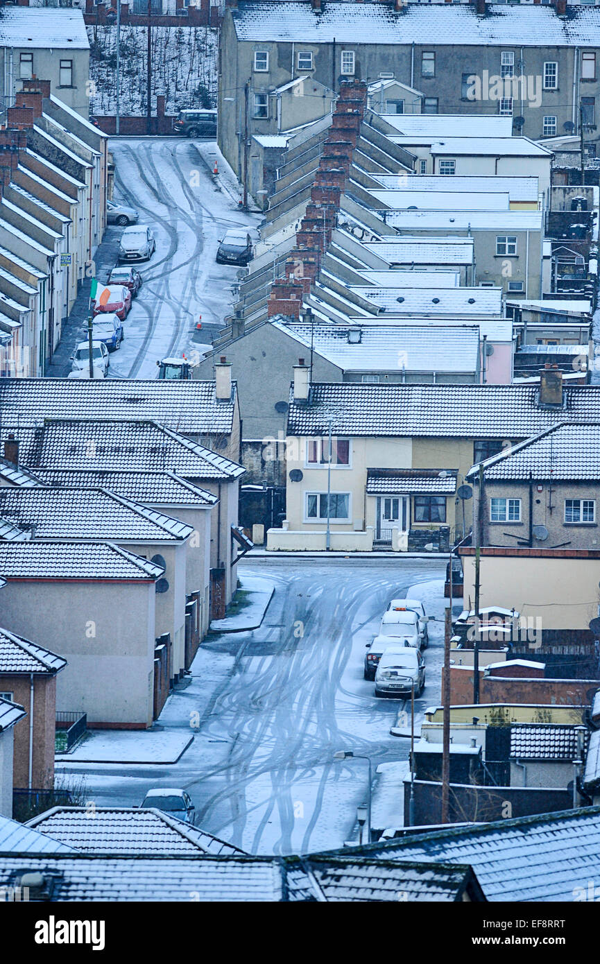 Londonderry, Irlanda del Nord. Il 29 gennaio, 2015. Regno Unito meteo neve a Londonderry. Strade ghiacciate in Londonderry (Derry) in Irlanda del Nord. Più neve è prevista per molte parti dell'Irlanda del Nord e Gran Bretagna domani Credito: George Sweeney/Alamy Live News Foto Stock