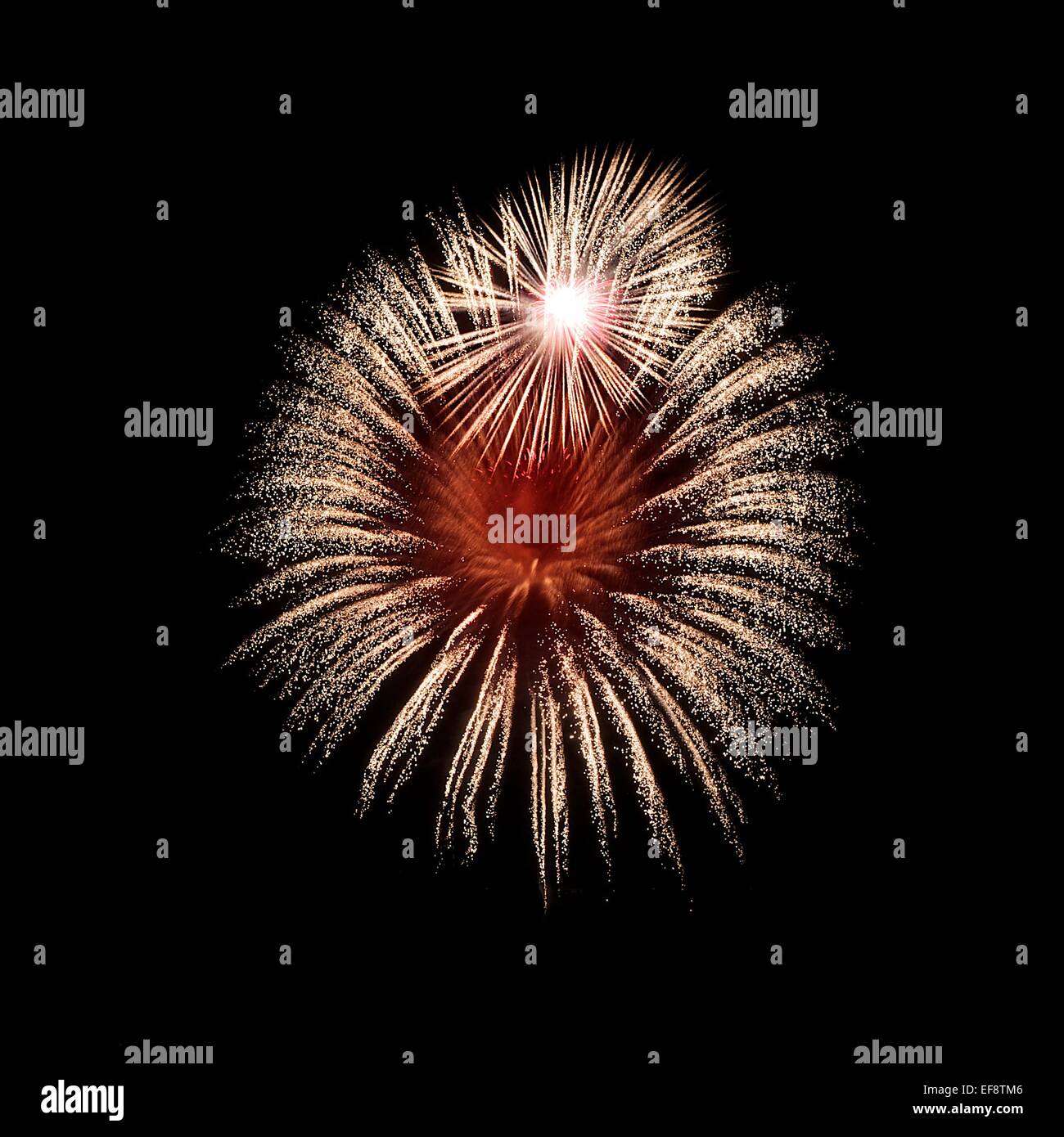 Fuochi d'artificio che esplodono nel cielo, Malta Foto Stock