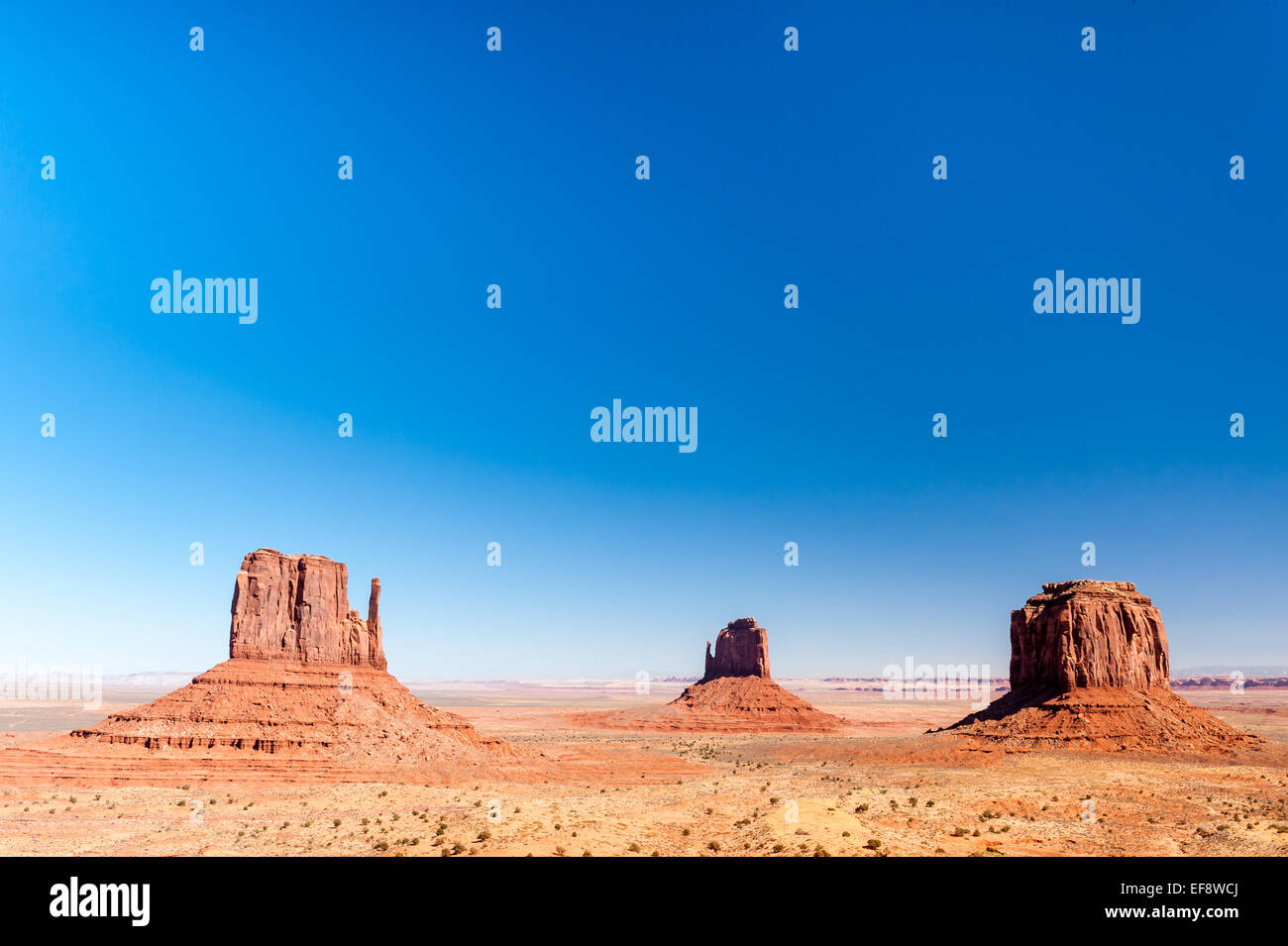 Mittens e Merrick Butte, Monument Valley, confine con Arizona Utah, Stati Uniti Foto Stock