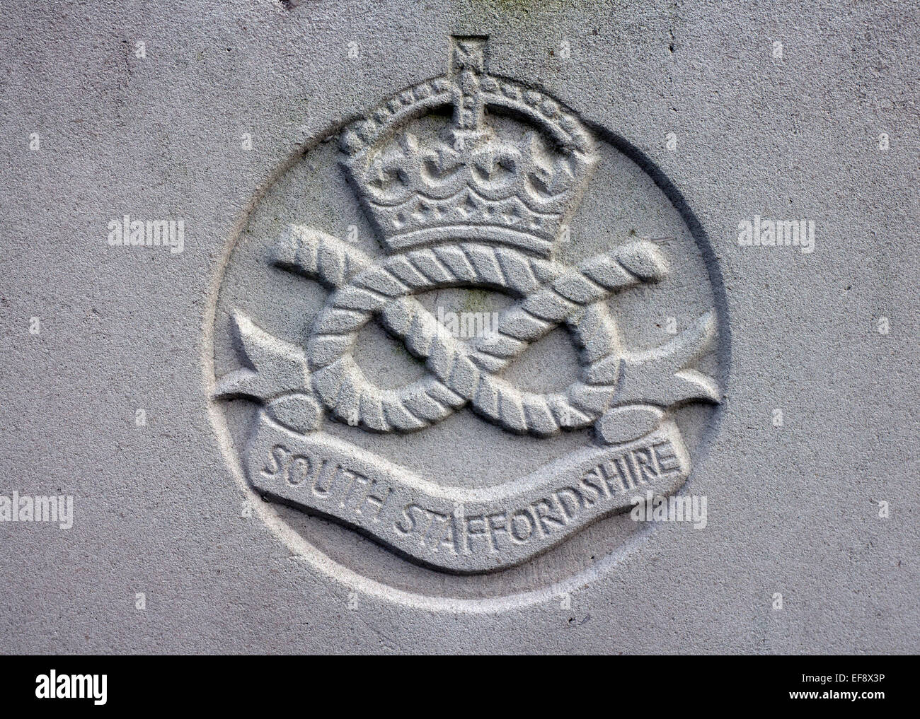La South Staffordshire reggimento emblema su una tomba di guerra Foto Stock