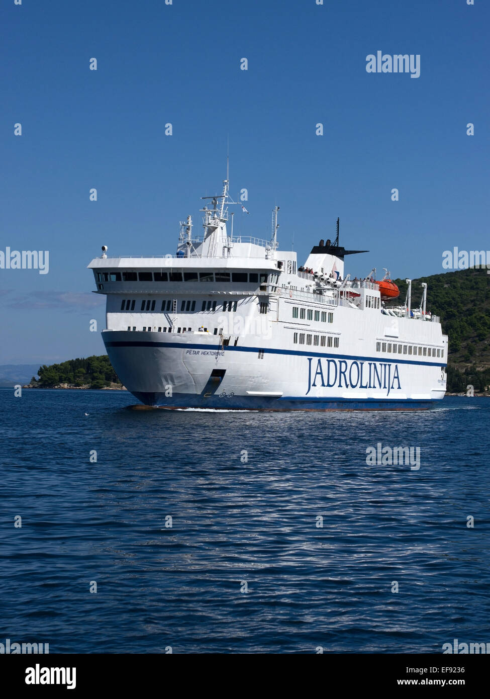 Nave traghetto proveniente da porta sull isola di Vis in Croazia Foto Stock