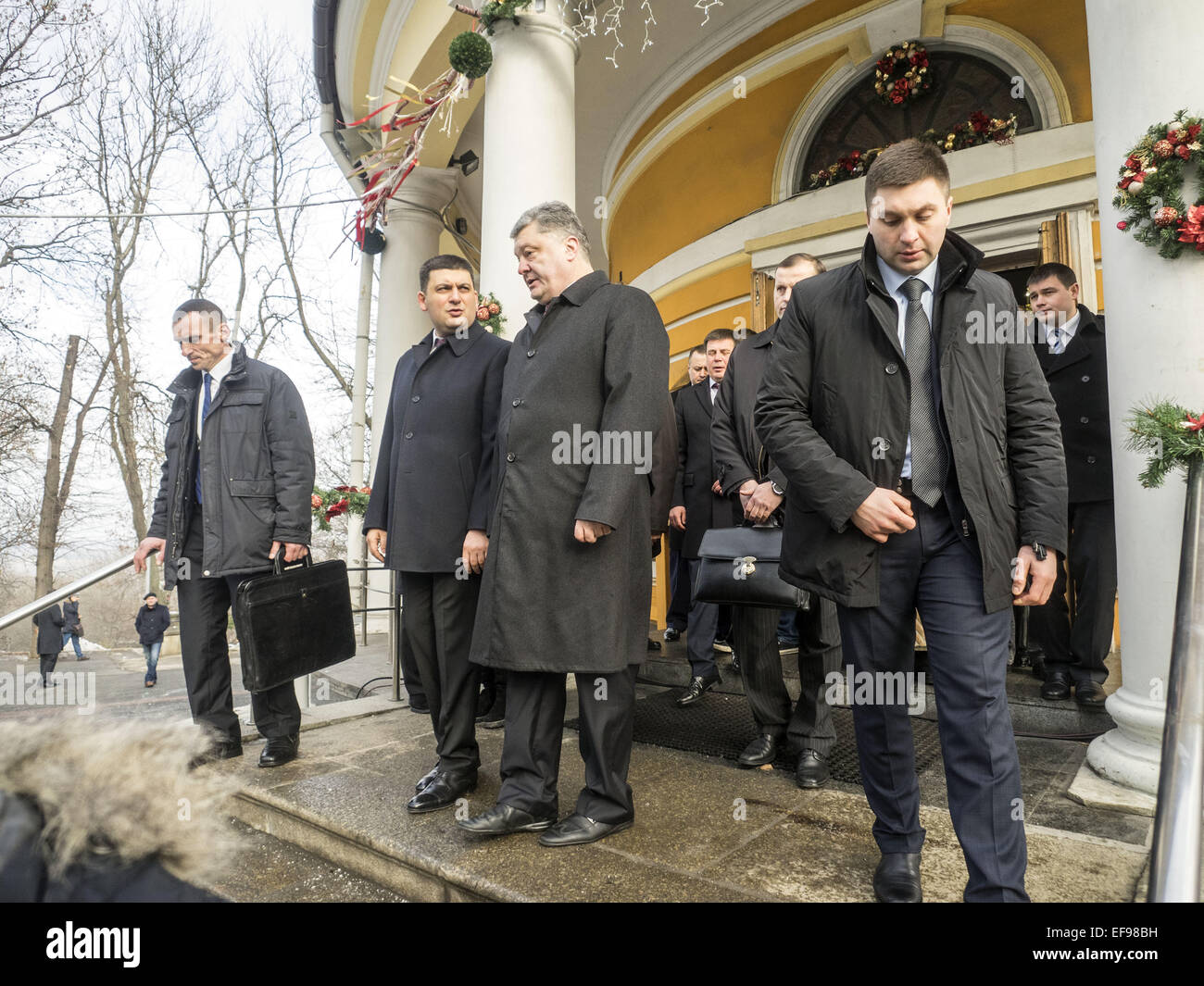 Gen 29, 2015 - Presidente Poroshenko, 29 gennaio 2015, ha partecipato alla cerimonia Kruty eroi, giovani ragazzi che in questo giorno nel 1918 vicino alla stazione Kruty nella regione di Chernihiv è entrato in una battaglia impari con i bolscevichi e sono morti di una morte eroica per l'Ucraina Repubblica popolare..Il presidente di cui fiori al memorial cross per gli eroi di Kruty Askold alla tomba di Kiev, dove la parte delle vittime reburied. Insieme con i partecipanti della cerimonia il Presidente ha reso omaggio ai caduti minuto di silenzio. (Credito Immagine: © Igor Golovniov/ZUMA filo) Foto Stock