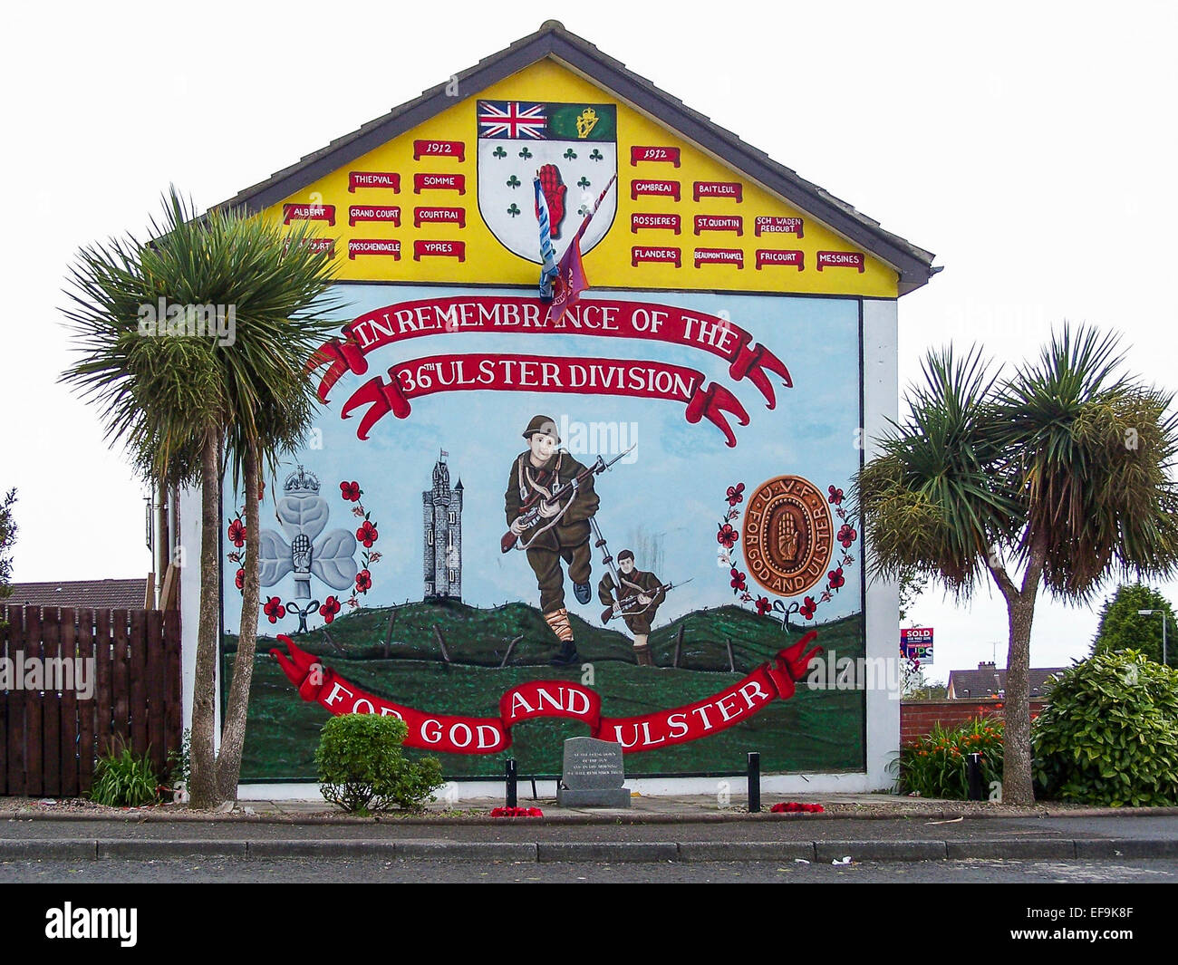 Murale su una veletta a Belfast per commemorare la trentaseiesima Ulster divisione dal WW1 battaglia di Thiepval. Foto Stock