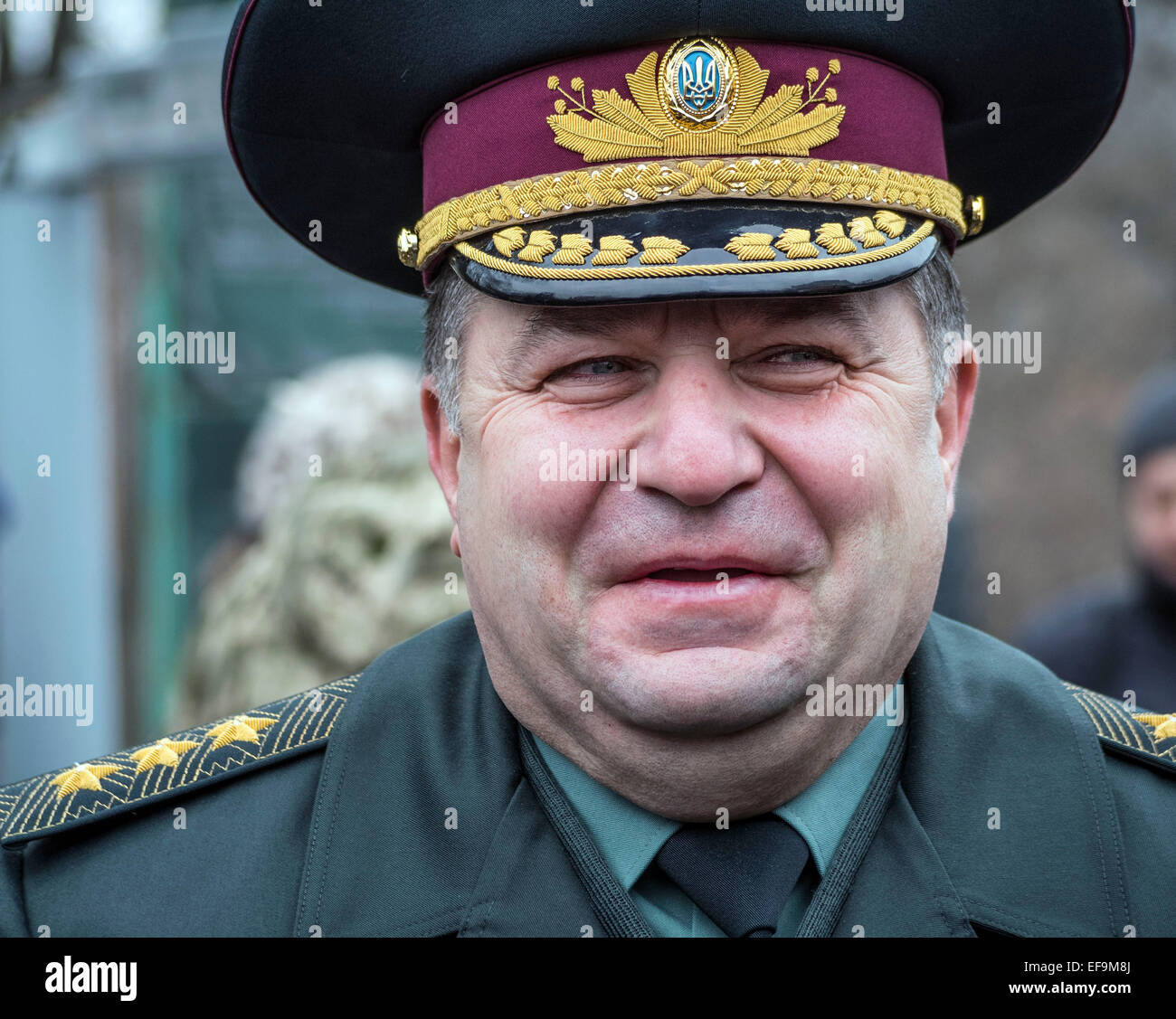 Kruty, Ucraina. Il 29 gennaio, 2015. Regione di Chernihiv, Ucraina. Il 29 gennaio, 2015. Il ministro della difesa dell'Ucraina Stepan Poltorak. -- Politicinas ucraini, 29 gennaio 2015, ha partecipato alla cerimonia Kruty eroi, giovani ragazzi che in questo giorno nel 1918 vicino alla stazione Kruty nella regione di Chernihiv è entrato in una battaglia impari con i bolscevichi e sono morti di una morte eroica per l'Ucraina Repubblica popolare. © Igor Golovnov/Alamy Live News Credit: Igor Golovnov/Alamy Live News Foto Stock