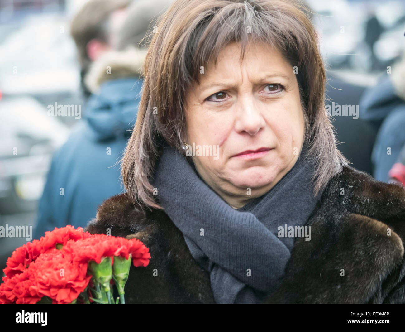 Kruty, Ucraina. Il 29 gennaio, 2015. Regione di Chernihiv, Ucraina. Il 29 gennaio, 2015. Il Ministro delle finanze Natalia Yaresko -- politicinas ucraini, 29 gennaio 2015, ha partecipato alla cerimonia Kruty eroi, giovani ragazzi che in questo giorno nel 1918 vicino alla stazione Kruty nella regione di Chernihiv è entrato in una battaglia impari con i bolscevichi e sono morti di una morte eroica per l'Ucraina Repubblica popolare. © Igor Golovnov/Alamy Live News Credit: Igor Golovnov/Alamy Live News Foto Stock