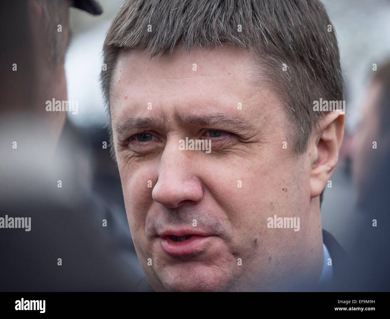 Kruty, Ucraina. Il 29 gennaio, 2015. Regione di Chernihiv, Ucraina. Il 29 gennaio, 2015. Vyacheslav Kirilenko - uomo politico ucraino, Vice Primo Ministro per gli Affari Umanitari e il Ministro della cultura dell'Ucraina. -- Politicinas ucraini, 29 gennaio 2015, ha partecipato alla cerimonia Kruty eroi, giovani ragazzi che in questo giorno nel 1918 vicino alla stazione Kruty nella regione di Chernihiv è entrato in una battaglia impari con i bolscevichi e sono morti di una morte eroica per l'Ucraina Repubblica popolare. © Igor Golovnov/Alamy Live News Credit: Igor Golovnov/Alamy Live News Foto Stock