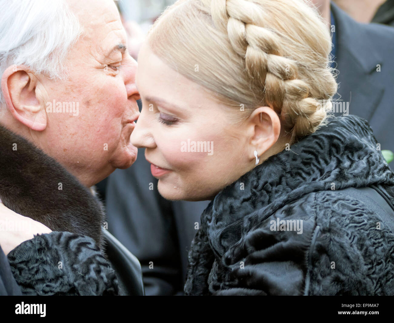 Kruty, Ucraina. Il 29 gennaio, 2015. Regione di Chernihiv, Ucraina. Il 29 gennaio, 2015. Yulia Tymoshenko e ex Presidente ucraino Leonid Kravchuk. -- Politicinas ucraini, 29 gennaio 2015, ha partecipato alla cerimonia Kruty eroi, giovani ragazzi che in questo giorno nel 1918 vicino alla stazione Kruty nella regione di Chernihiv è entrato in una battaglia impari con i bolscevichi e sono morti di una morte eroica per l'Ucraina Repubblica popolare. © Igor Golovnov/Alamy Live News Credit: Igor Golovnov/Alamy Live News Foto Stock