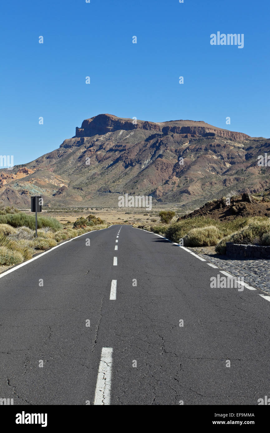 La strada attraverso il Llano de Ucanca, Las Cañadas del Teide, Parco Nazionale del Teide, un sito del Patrimonio Culturale Mondiale dell UNESCO, Tenerife, Foto Stock