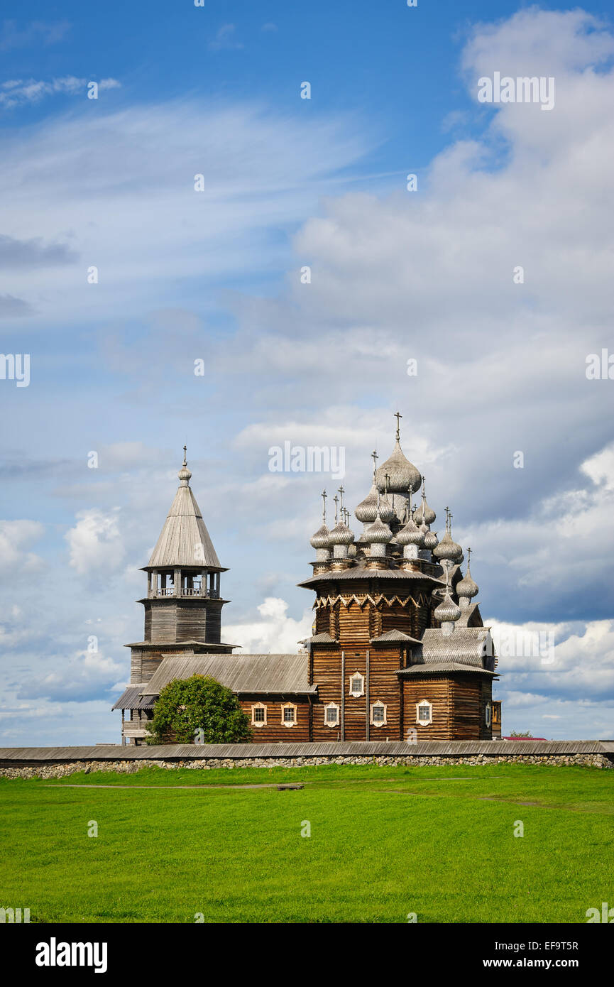 Chiesa di legno a Kizhi in ricostruzione Foto Stock