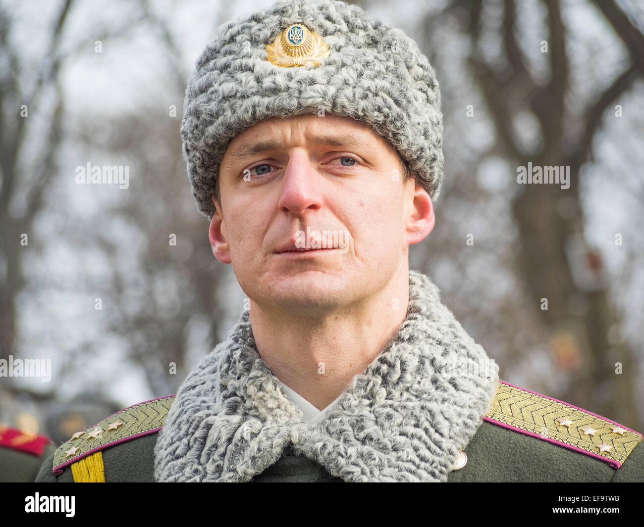 Kruty, Ucraina. Il 29 gennaio, 2015. Guardia d'onore -- politicinas ucraini, 29 gennaio 2015, ha partecipato alla cerimonia Kruty eroi, giovani ragazzi che in questo giorno nel 1918 vicino alla stazione Kruty nella regione di Chernihiv è entrato in una battaglia impari con i bolscevichi e sono morti di una morte eroica per l'Ucraina Repubblica popolare. Credito: Igor Golovnov/Alamy Live News Foto Stock