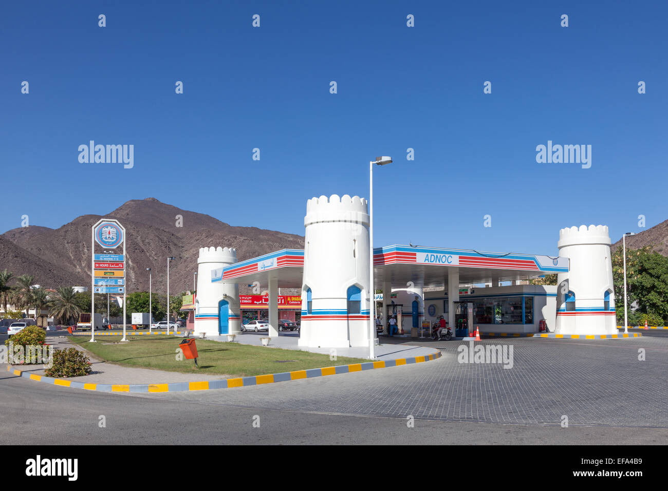 Stazione di benzina ADNOC in Fujairah, Emirati Arabi Uniti Foto Stock