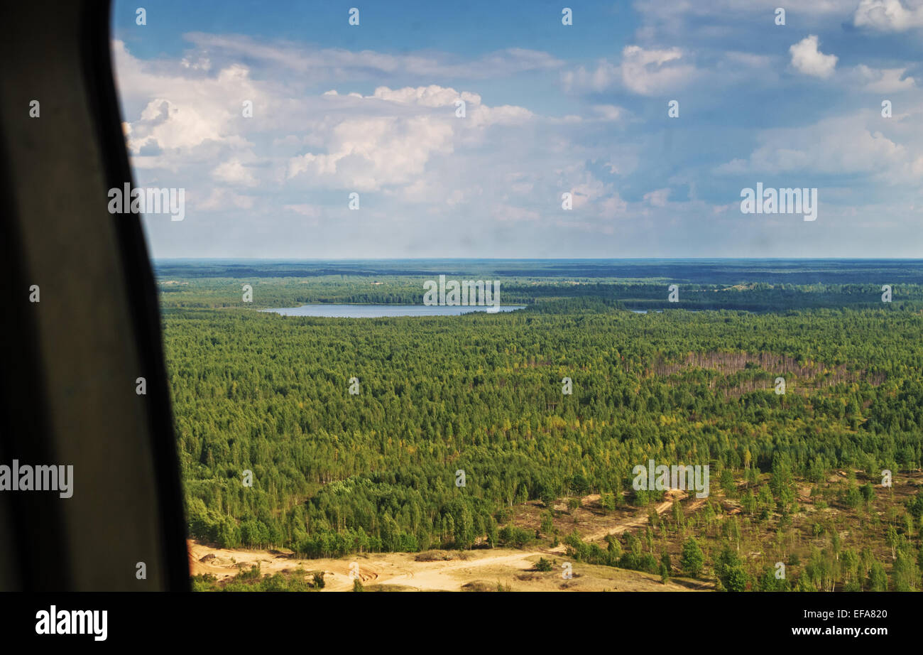 Volo in elicottero su un luogo di inizio e la fine di automobile rally-raid " Bielorussia - Baha - 2014'. Foto Stock