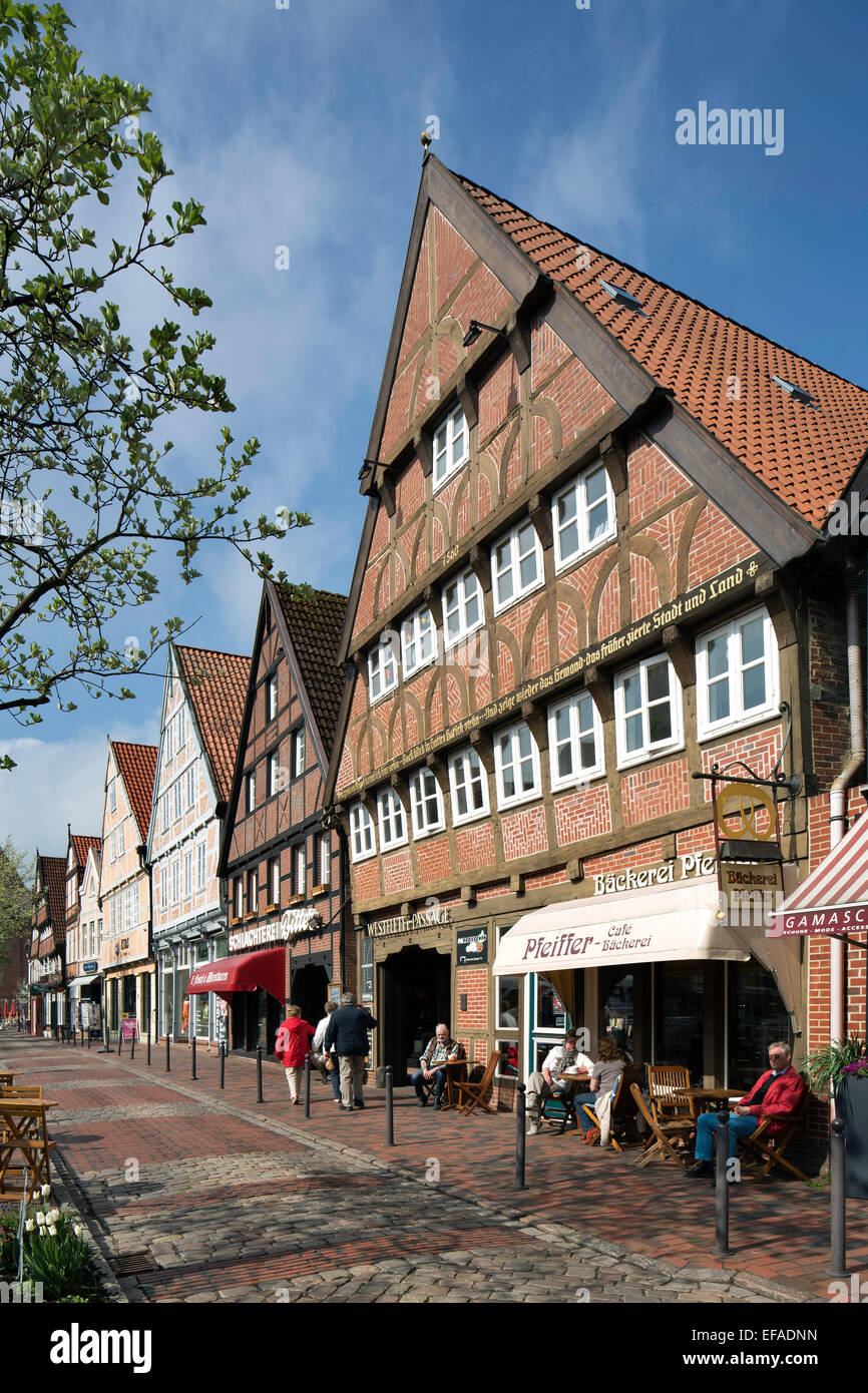 Case di città e case mercantili in città canal, Buxtehude, Altes Land Bassa Sassonia, Germania Foto Stock