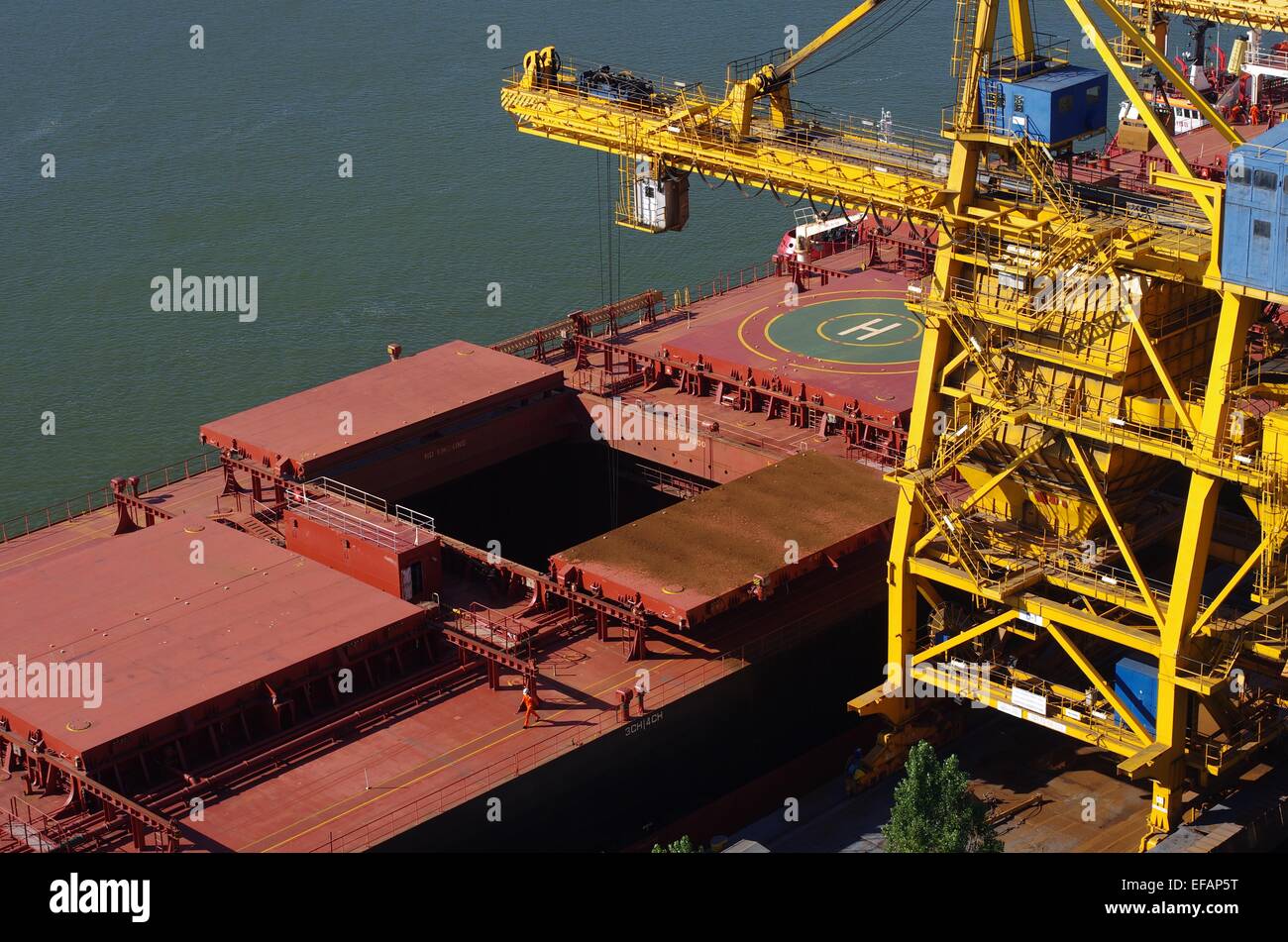 nave cargo rosso Foto Stock