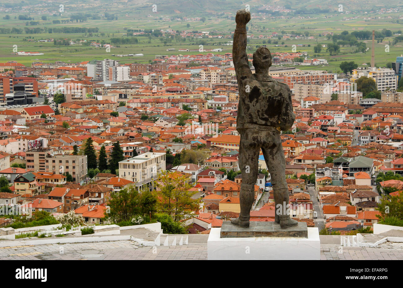 Korce (Albania). Vista dalla Seconda Guerra Mondiale memorial Foto