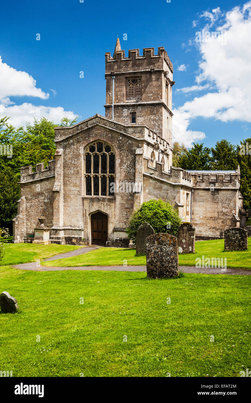 Un tipico paese di lingua inglese chiesa nel Wiltshire villaggio di Bratton. Foto Stock