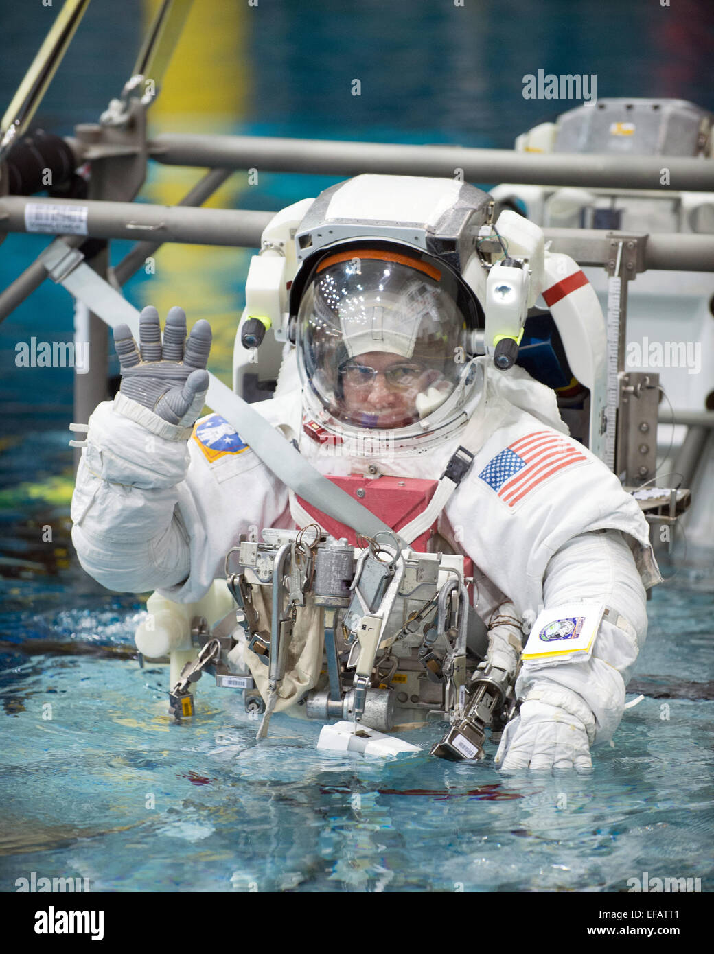 Astronauta americano Jeff Williams si prepara ad essere sommersi nel profondo della piscina durante la Stazione Spaziale Internazionale EVA la formazione presso il Johnson Space Center Gennaio 26, 2015 a Houston, Texas. Foto Stock