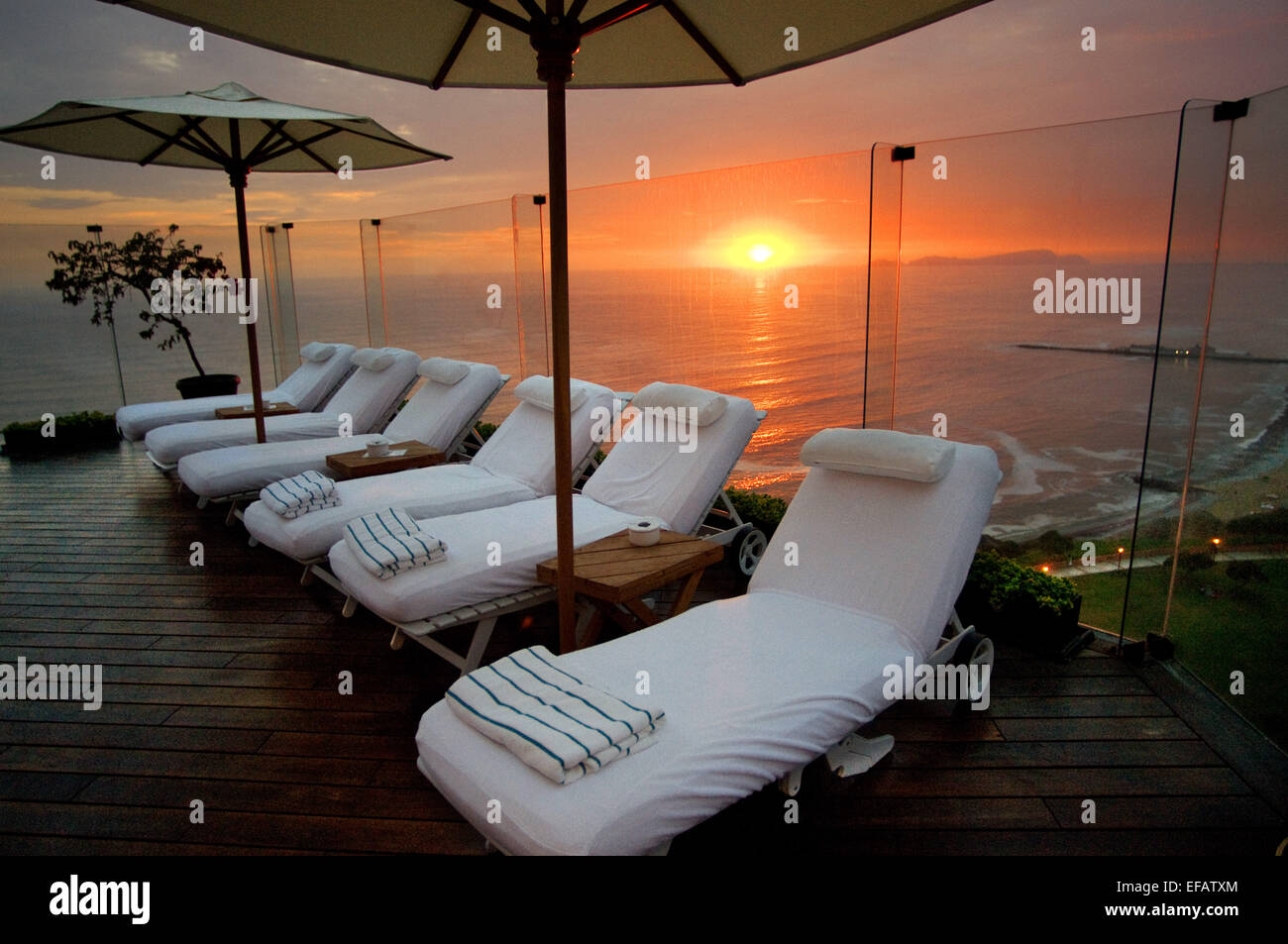 Miraflores Park Hotel chain Orient Express Belmond. Lima. Il Perù. All'undicesimo piano è la piscina con una magnifica ed eccezionale v Foto Stock