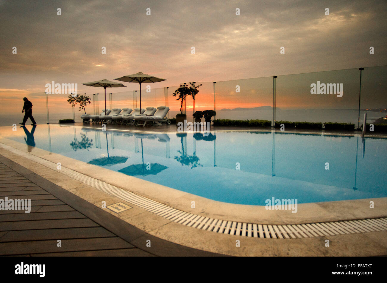 Miraflores Park Hotel chain Orient Express Belmond. Lima. Il Perù. All'undicesimo piano è la piscina con una magnifica ed eccezionale v Foto Stock