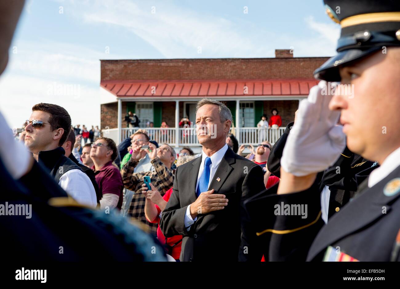 Governatore Martin O'Malley saluta durante la stella Lamas e spettacolare evento che celebra il bicentenario dell'Inno Nazionale Il 14 settembre 2014 a Baltimora, Maryland. Il Maryland è dove Francis Scott Key ha scritto la poesia la difesa di Fort McHenry durante la guerra del 1812, che in seguito divenne la Star-Spangled Banner inno. Foto Stock