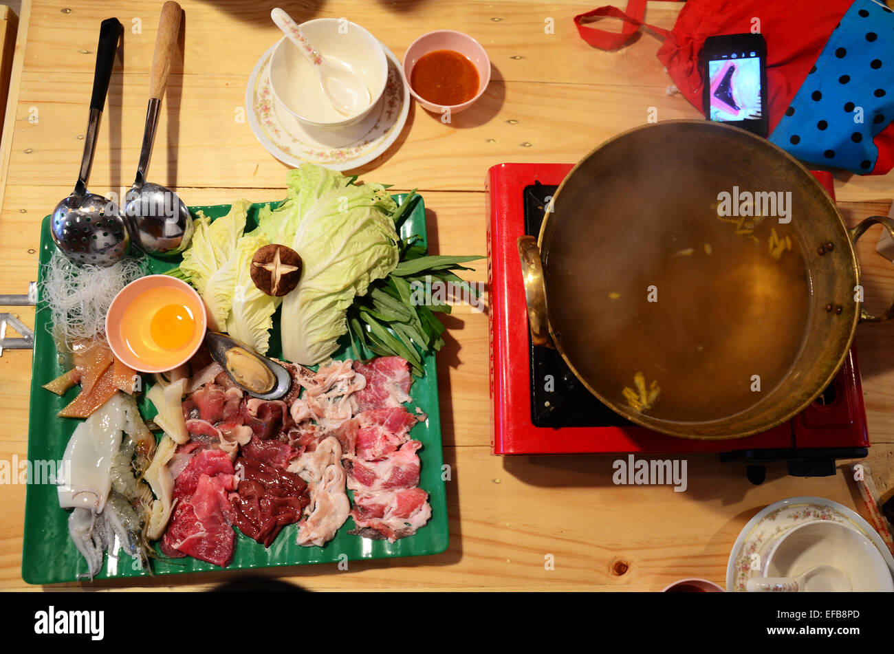 Sukiyaki o Shuba Shabu o Hot Pot in ristorante Foto Stock