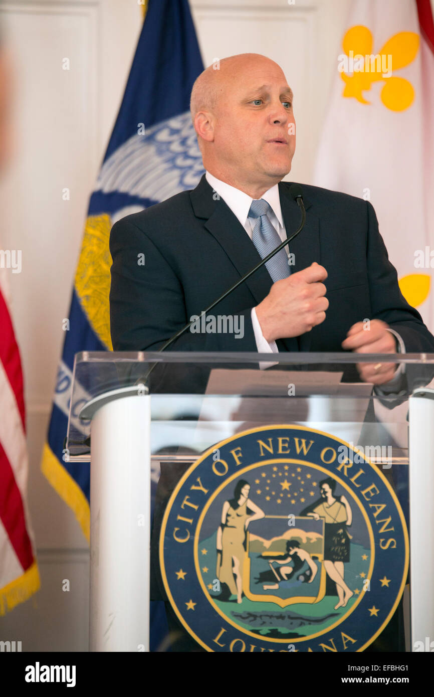 New Orleans Sindaco Mitch Landrieu parla sugli sforzi volti a combattere il fenomeno dei senzatetto tra i veterani militari a Gallier Hall Gennaio 29, 2015 a New Orleans, LA. Foto Stock