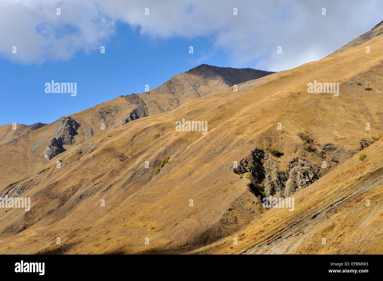 Paesaggio di montagna intorno al villaggio di iuta vicino a Kazbegi, il Caucaso, Georgia Foto Stock