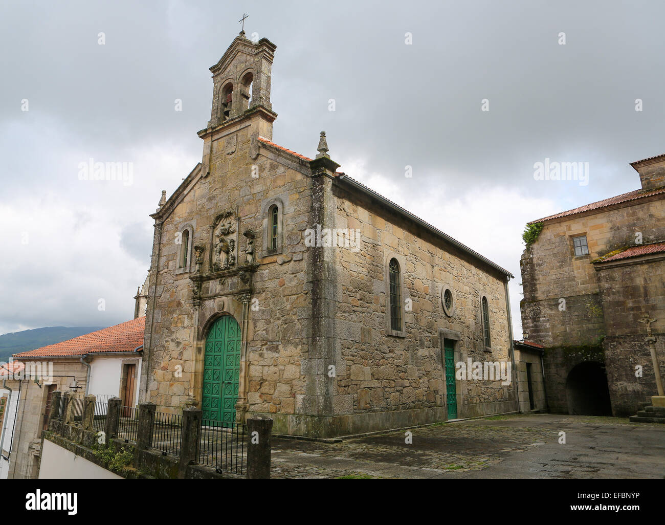 La Chiesa nel quartiere storico di Tui, una città di confine con il Portogallo nella regione della Galizia, Spagna. Foto Stock
