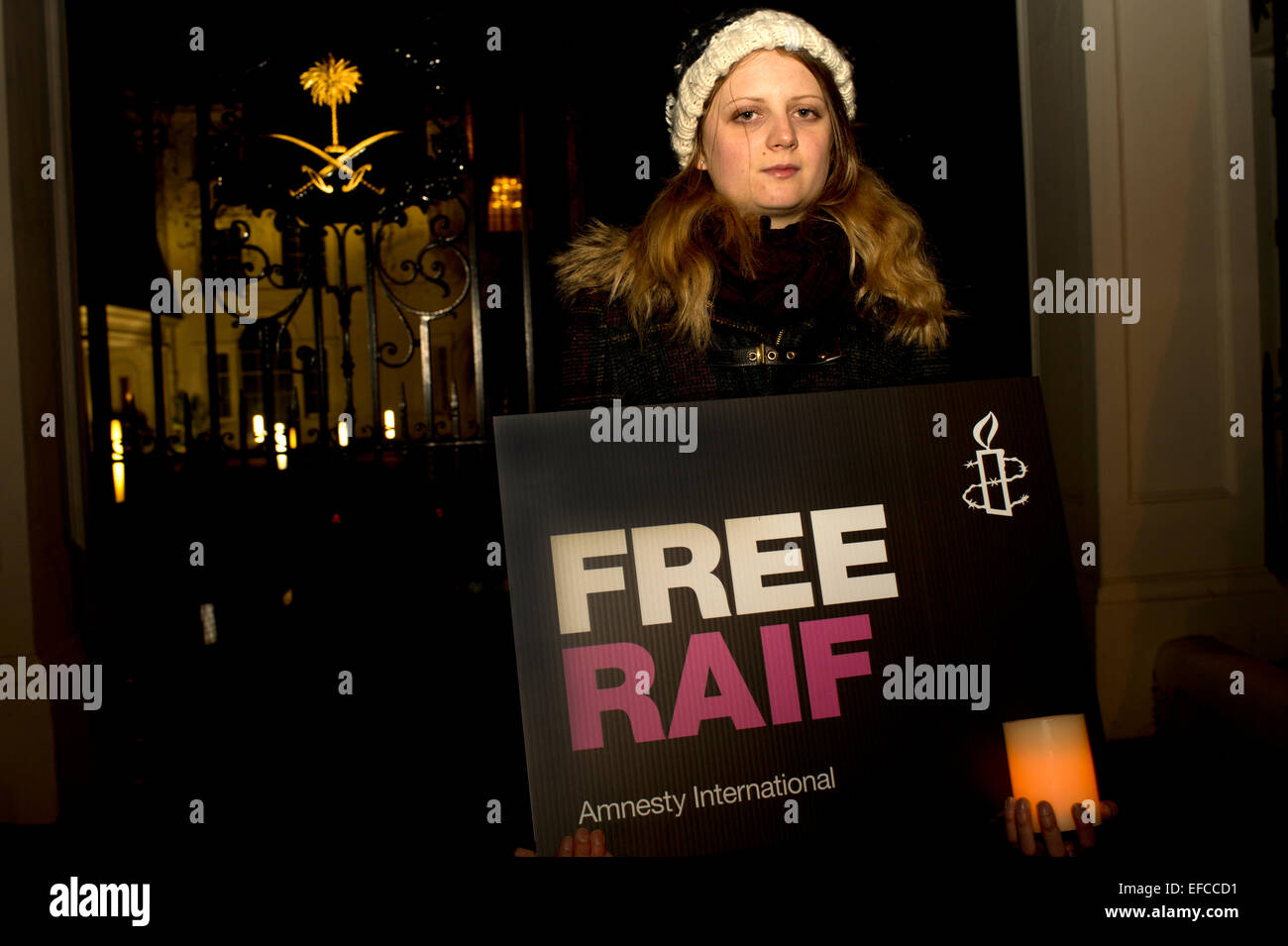 Protesta al di fuori dell'Ambasciata di Arabia Saudita, a Londra, organizzato da Amnesty International contro la fustigazione di Raif Bedawi Foto Stock