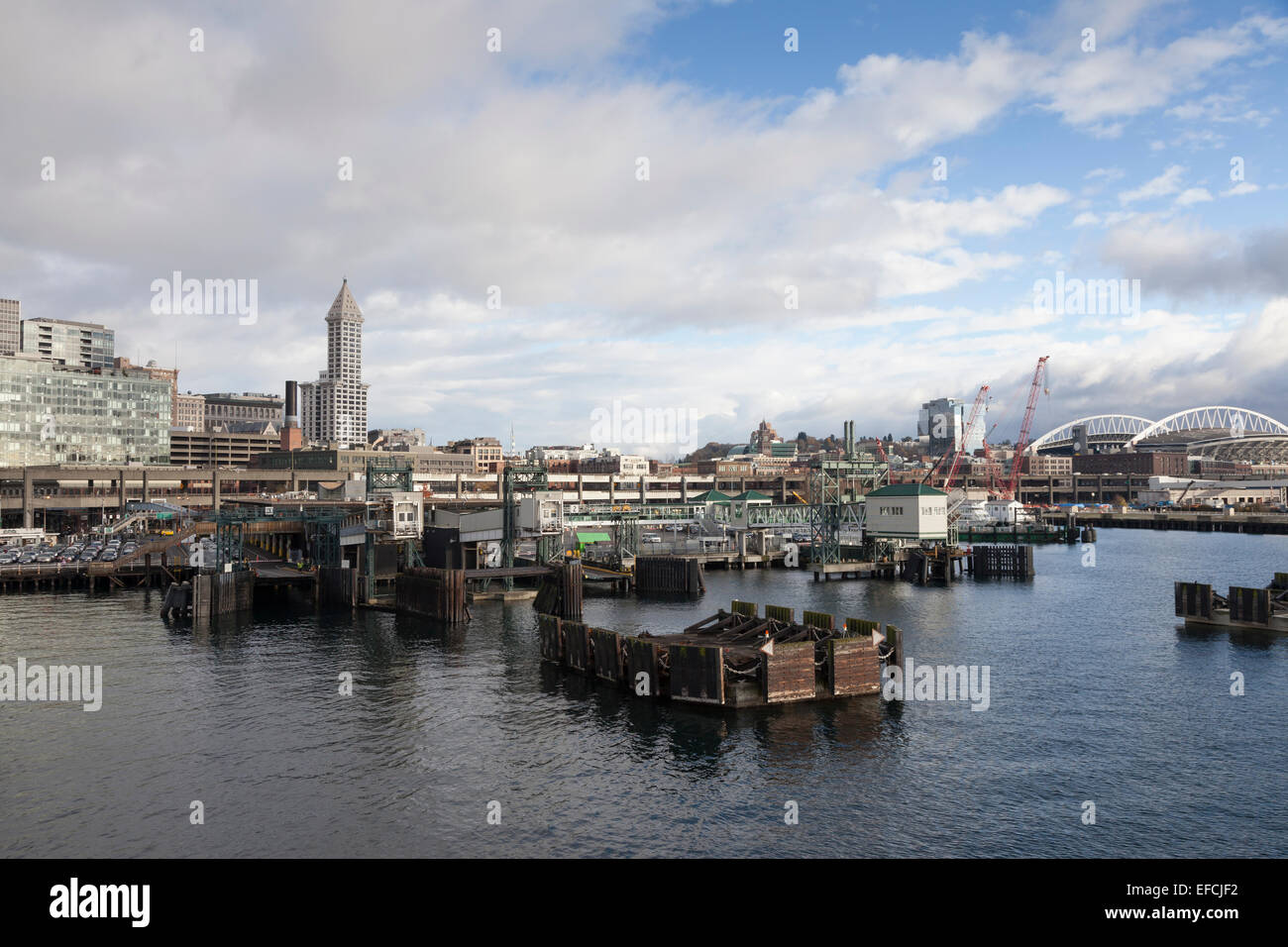 Colman Dock da Elliott Bay - Seattle, King County, Washington, Stati Uniti d'America Foto Stock