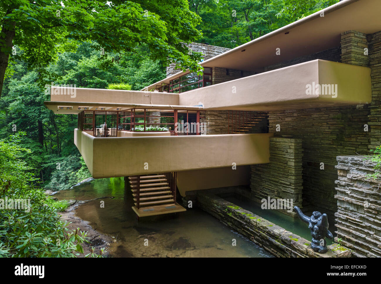 Frank Lloyd Wright Fallingwater progettato o Kauffmann Residence in Mill Run, Pennsylvania, STATI UNITI D'AMERICA Foto Stock