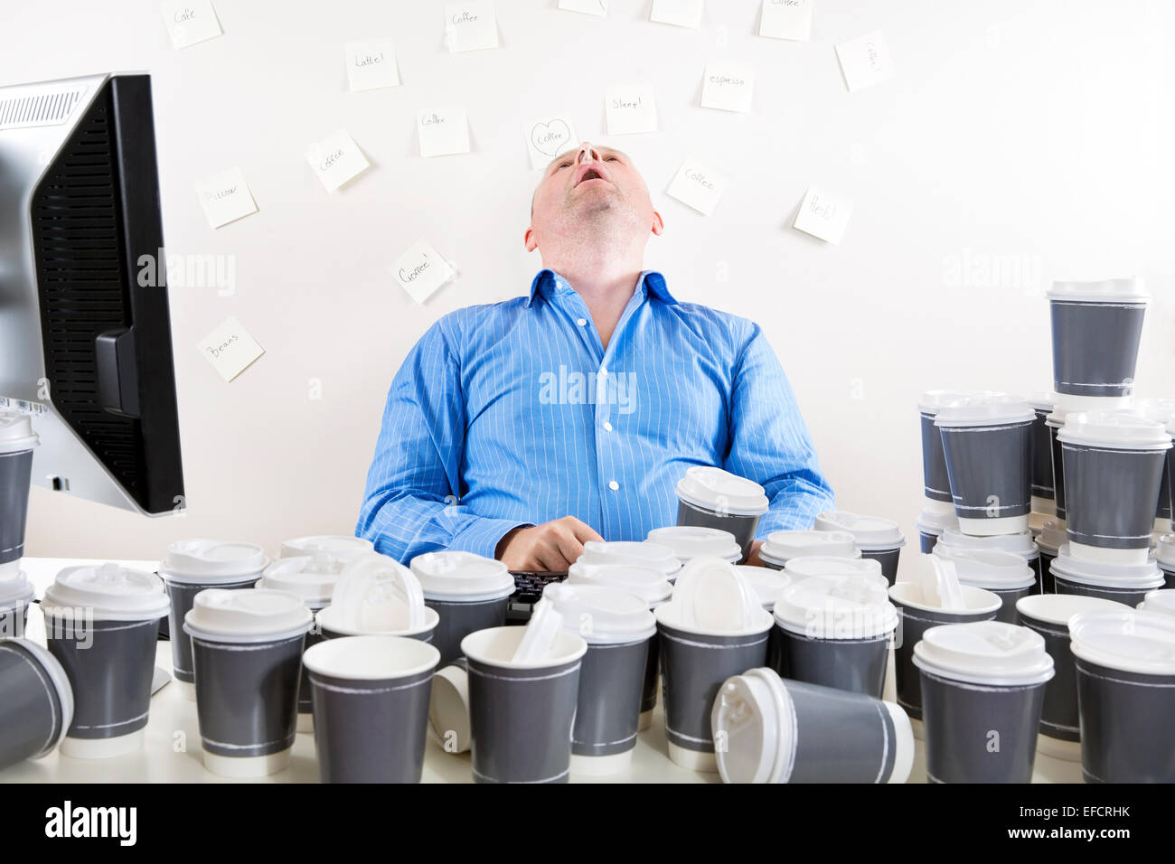 Oberati di lavoro e esaurito lavoratore di ufficio Foto Stock